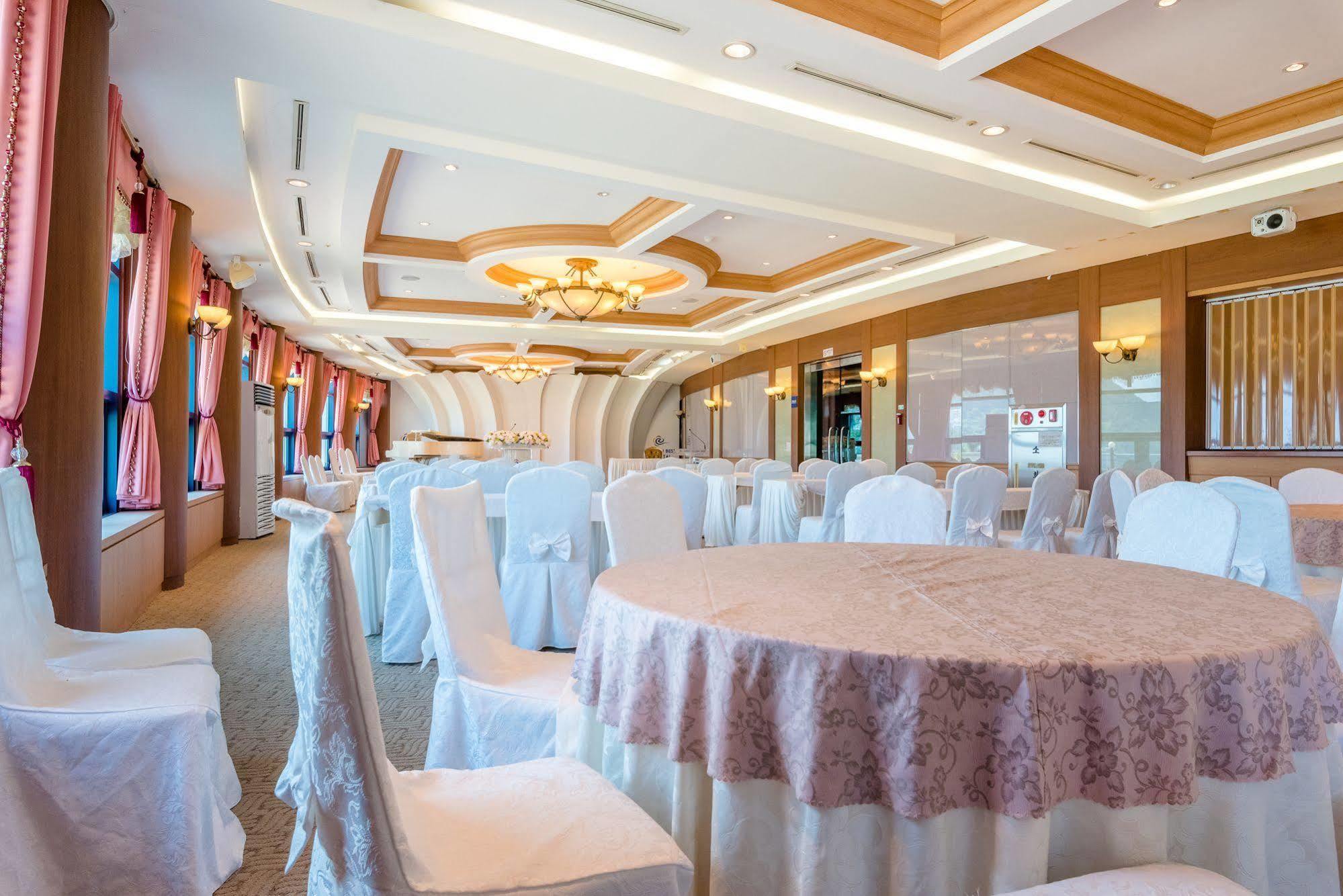Hotel Homefourest Kodzse Kültér fotó