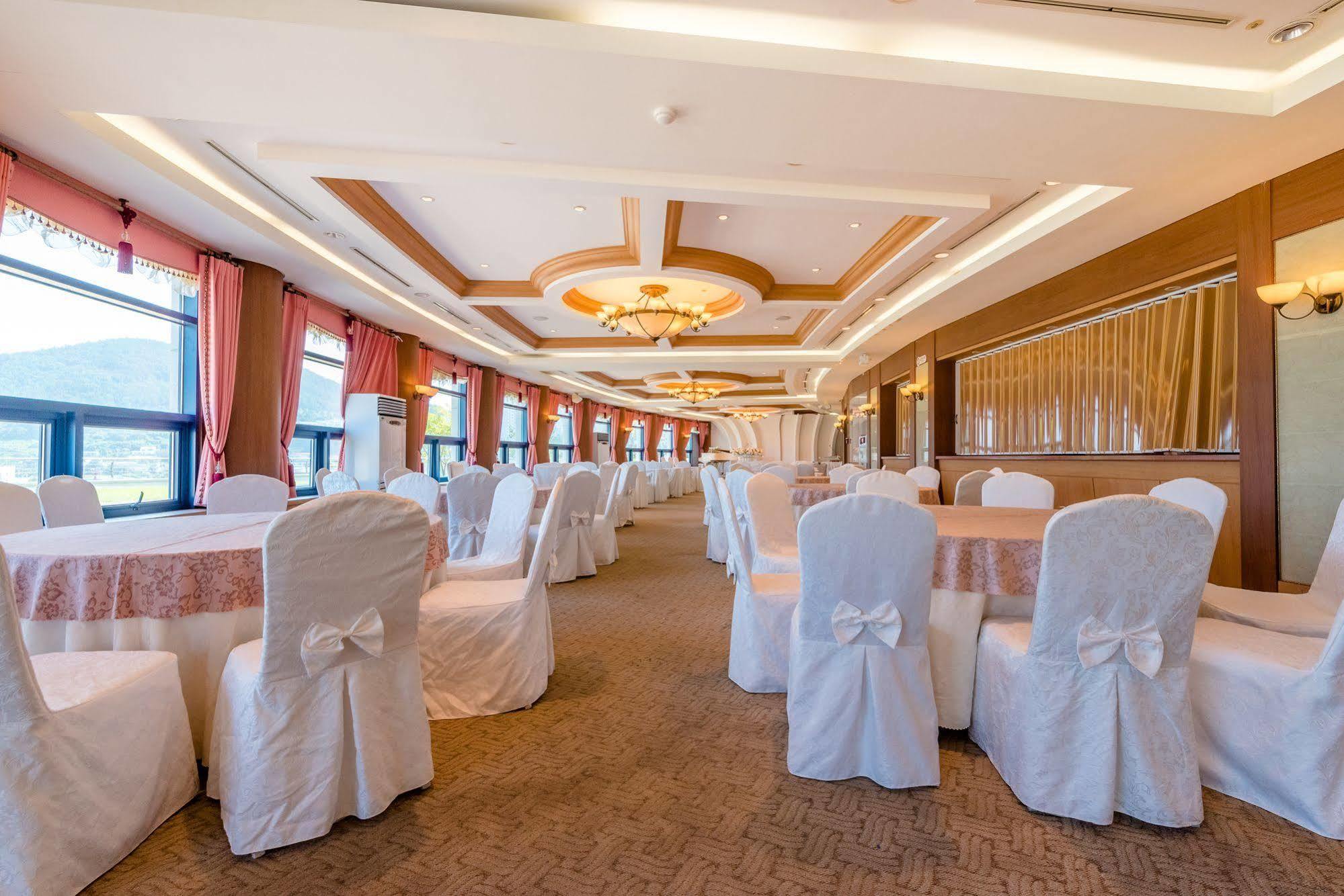 Hotel Homefourest Kodzse Kültér fotó
